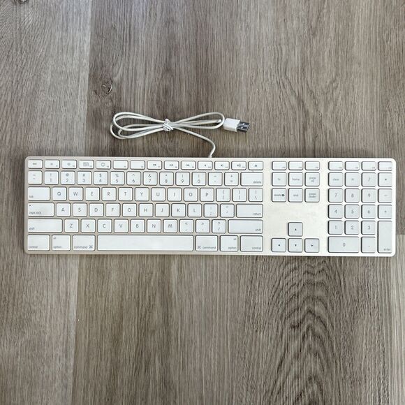 Apple A1243 Aluminum Wired Keyboard MB110LL/A Full Size Slim Mac Genuine OEM - Picture 1 of 11